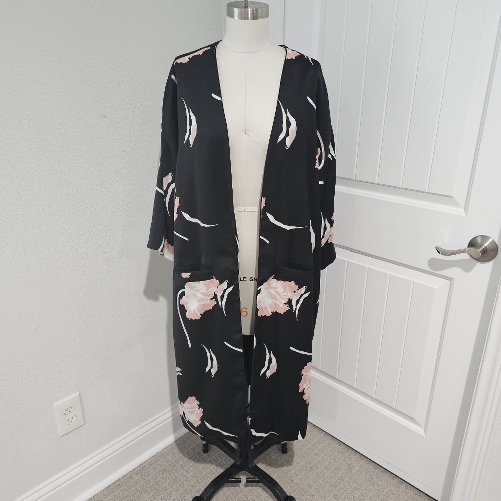 NWOT Women's 1‎ State Black Pink Floral Satin Kimono Cardigan size Medium